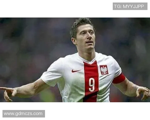 波兰足球球星的崛起与挑战：从莱万多夫斯基到新一代天才的故事